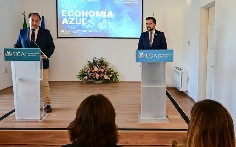 Presentando las jornadas en el Rectorado / FOTO: Eulogio García