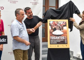 Presentando el cartel días atrás / FOTO: Eulogio García