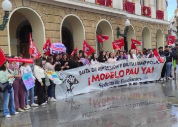 Protestando en la plaza de San Juan de Dios / FOTO: Sindicato de Estudiantes