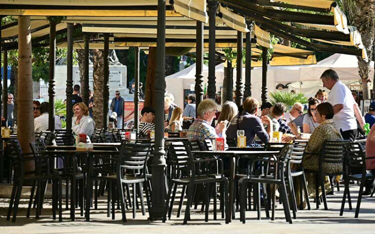 De terraceo en Cádiz / FOTO: Eulogio García