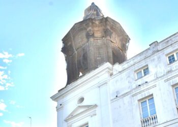 Una malla cubre la torre desde hace meses / FOTO: Junta