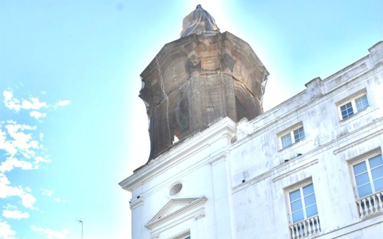 Una malla cubre la torre desde hace meses / FOTO: Junta