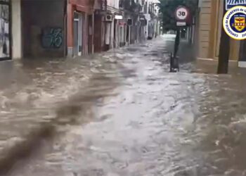 Una calle del centro de Jerez anegada / FOTO: CBPC