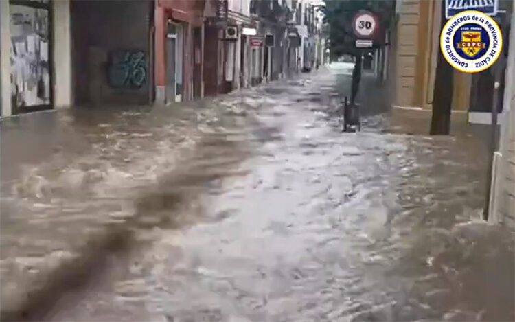 Una calle del centro de Jerez anegada / FOTO: CBPC