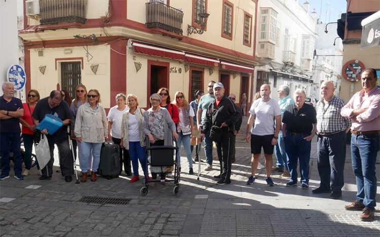 Vecinos presentando su plataforma / FOTO: cedida