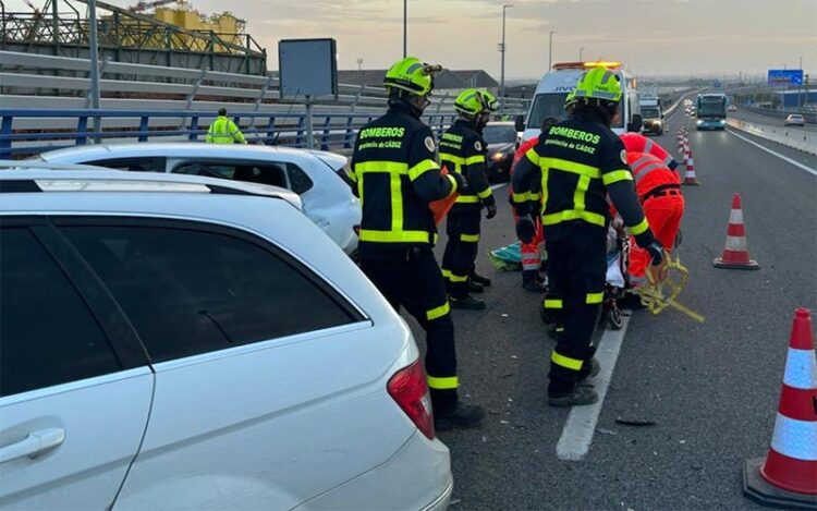 Un momento de la actuación de los equipos de emergencias / FOTO: CBPC