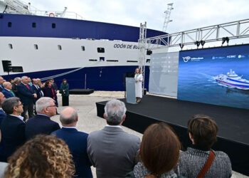 Un momento del acto de amadrinamiento del barco / FOTO: Eulogio García