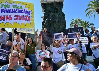 Concentrados en la plaza San Juan de Dios / FOTO: Eulogio García