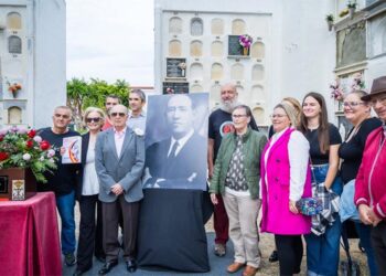 Familiares de Manuel de Sancha en el entierro de los restos / FOTO: Ayto.