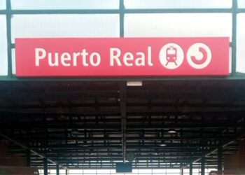 Detalle de la entrada a la estación puertorrealeña / FOTO: Confluencia de Izquierdas