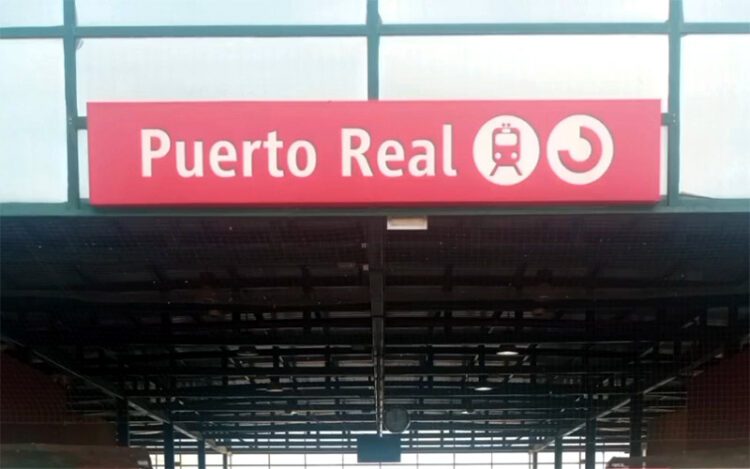 Detalle de la entrada a la estación puertorrealeña / FOTO: Confluencia de Izquierdas