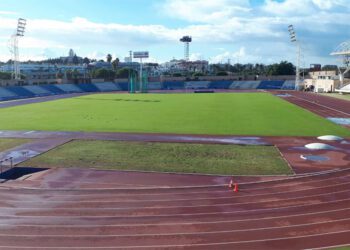 La pista del atletismo del estadio municipal tiene los días contados / FOTO: Ayto.