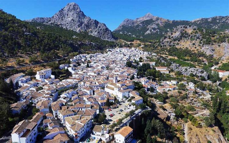 Vista de Grazalema, uno de los pueblos más bonitos de España / FOTO: Diputación