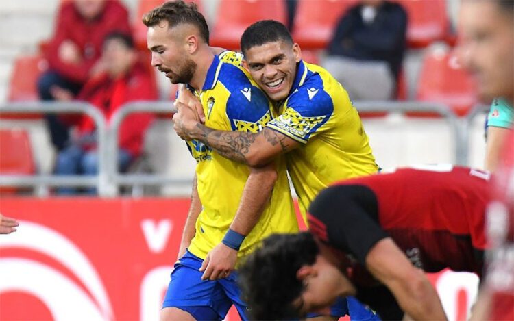 Ocampo celebrando el segundo gol del marbellí / FOTO: Cádiz CF