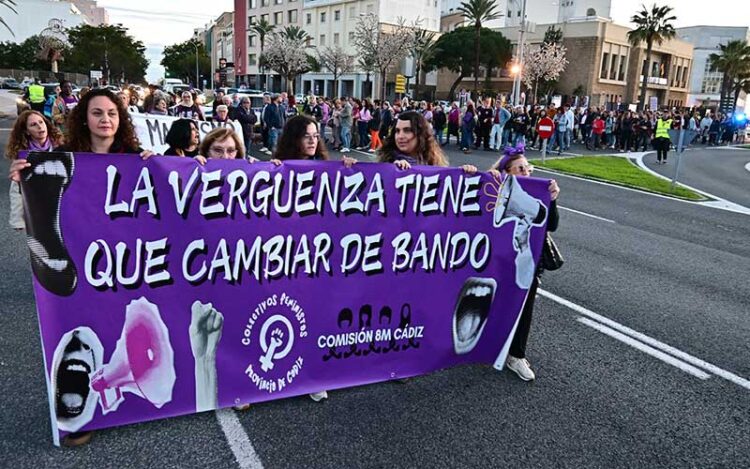 Marcha de colectivos feministas celebrada por la tarde / FOTO: Eulogio García