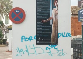 Se ha decidido tapar la pitada "por el caudillo" con un cartel / FOTO: PSOE