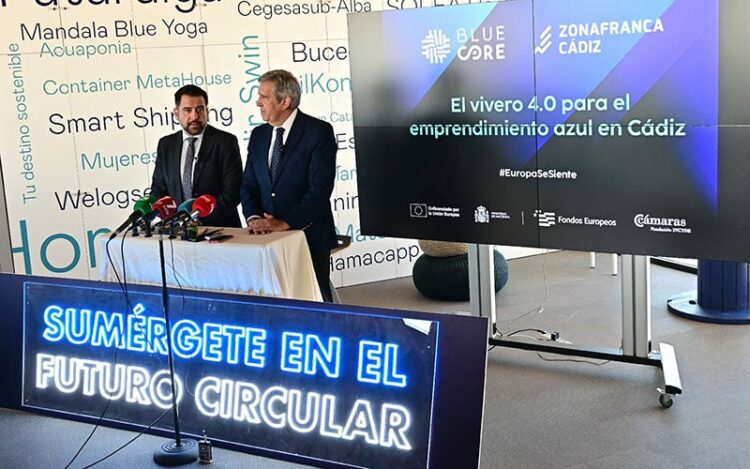 Fran González presentando junto al presidente de Incyde el esbozo del proyecto / FOTO: Eulogio García