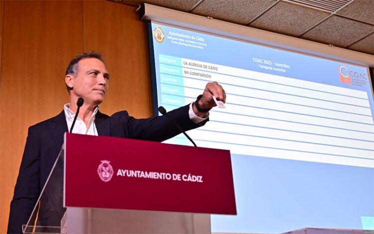 Quique Miranda, una vez más, la mano inocente del sorteo / FOTO: Eulogio García