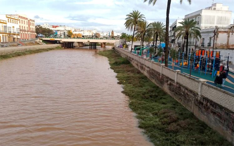 El Iro crecido tras las lluvias de marzo de 2024 / FOTO: DBC