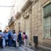 Visita de la consejera el pasado agosto a las puertas de la finca / FOTO: Eulogio García