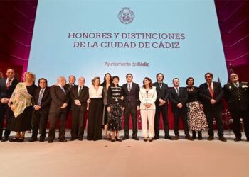 La foto de familia tras el acto / FOTO: Eulogio García