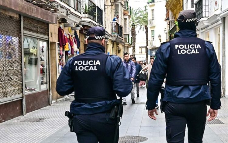 Patrullando el casco antiguo / FOTO: Eulogio García