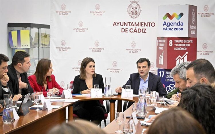 Un momento de la reunión presidida por el alcalde / FOTO: Ayto.