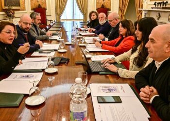 Momentos de la primera reunión de la Mesa / FOTO: Eulogio García