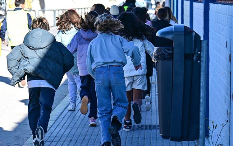 Evacuando el colegio  La Inmaculada / FOTO: Eulogio García