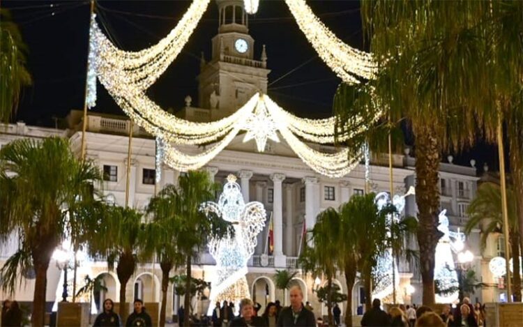 Entorno del Ayuntamiento en modo navideño / FOTO: Eulogio García