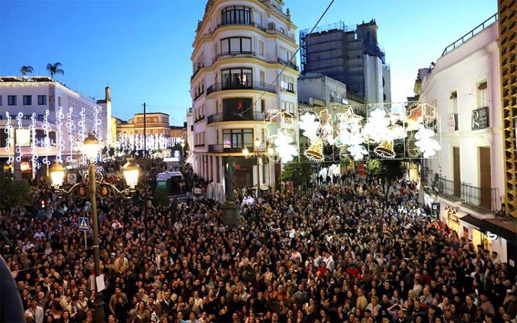 Cientos de personas en una de las actividades prenavideñas / FOTO: Ayto.