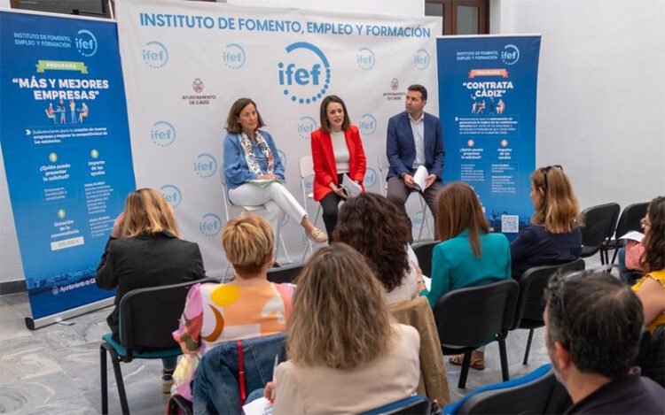 Una pasada jornada del IFEF para dar difusión a sus ayudas / FOTO: Ayto.