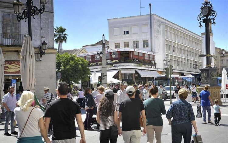 Grupo de turistas por el centro jerezano / FOTO: Ayto.