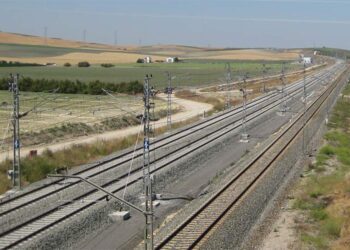 Tramo de vía ya a la altura de la provincia sevillana / FOTO: Adif