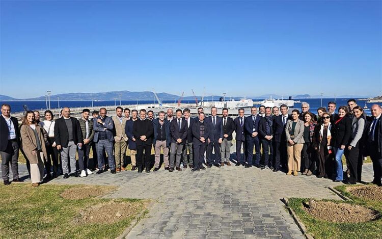 Uno de los posados durante la visita a Tánger Med / FOTO: Zona Franca