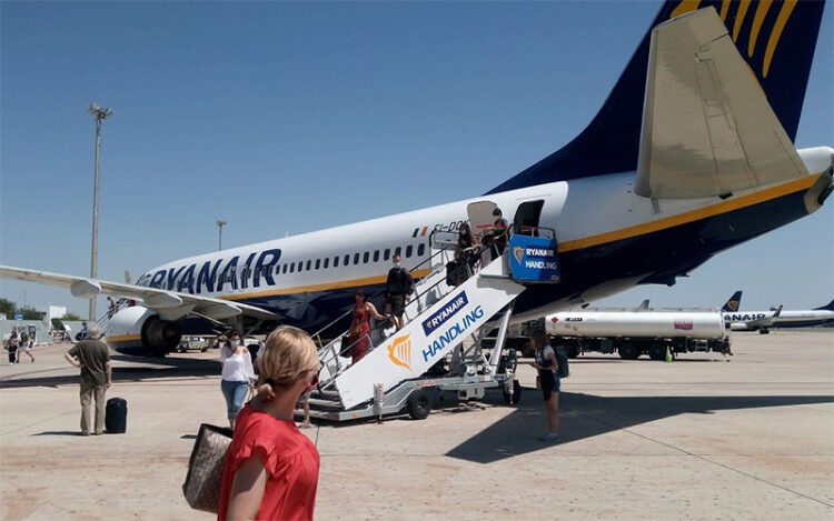 Avión de Ryanair en tierra / FOTO: DBC