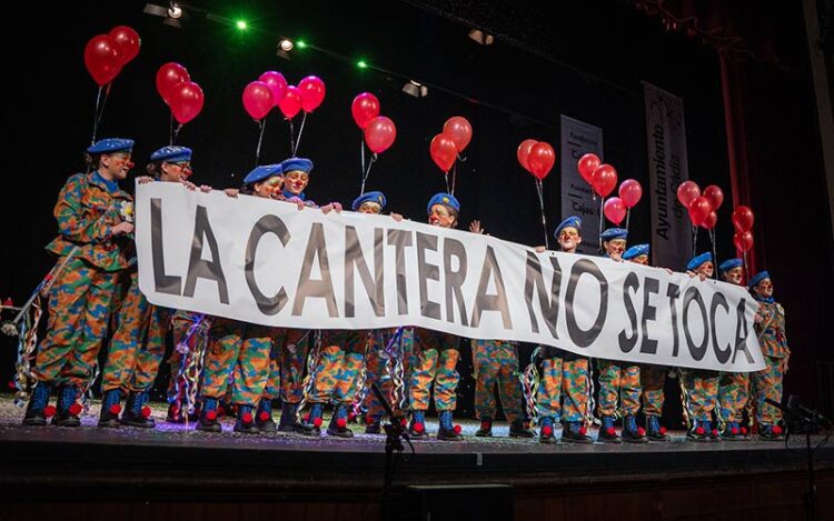 Pancarta reivindicativa durante las semis de infantiles / FOTO: Ayto.