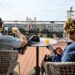 Cruceristas desayunando con vistas a Cádiz / FOTO: Eulogio García