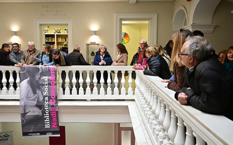 Celebrando la apertura de la biblioteca / FOTO: Eulogio García