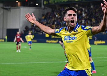 Rubén Sobrino celebrando su gol / FOTO: Eulogio García