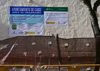 Carteles informando de una promoción pública en García de Sola / FOTO: Eulogio García