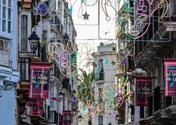 Las luces volvieron al Carnaval / FOTO: Eulogio García