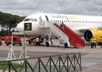 Avión de Vueling esperando en el aeródromo jerezano / FOTO: DBC