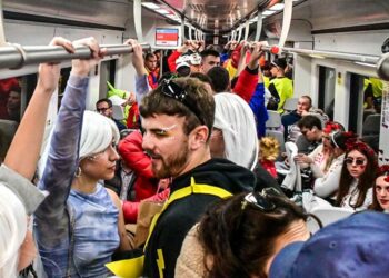 Viajando en Cercanías un sábado de Carnaval / FOTO: Eulogio García