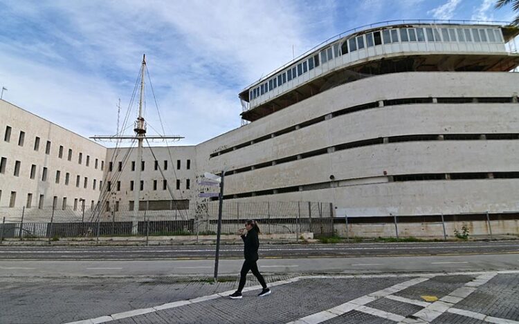 El emblemático edificio lleva años sin uso / FOTO: Eulogio García