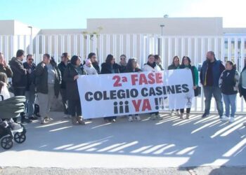 Concentración reivindicando la segunda fase del cole / FOTO: Plataforma Barrio de Casines