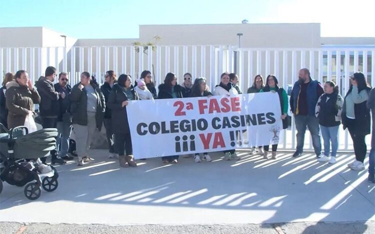 Concentración reivindicando la segunda fase del cole / FOTO: Plataforma Barrio de Casines