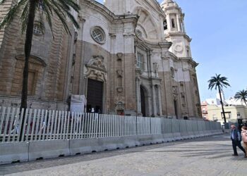 Por primera vez se ha optado por el vallado de la Catedral / FOTO: Eulogio García