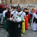 Contenedor lleno en la tarde del sábado en la zona de la Catedral / FOTO: Eulogio García