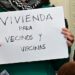 Uno de los carteles vistos en el último pleno sobre vivienda / FOTO: Eulogio García